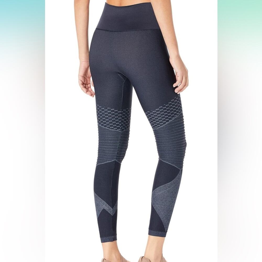 SPANX Women's Spanx Leggings Look at Me Now Seamless Moto Workout Small $88 - Picture 2 of 9